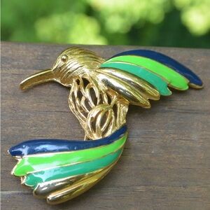 Napier vintage Hummingbird Brooch Blue/green Enameled gold tone costume Jewelry
